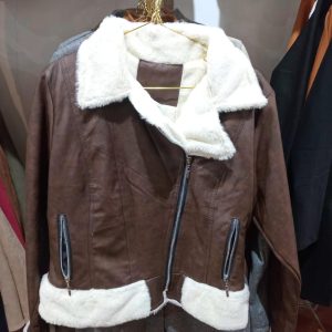 CHAQUETA CUERINA CORTA AFALPADA